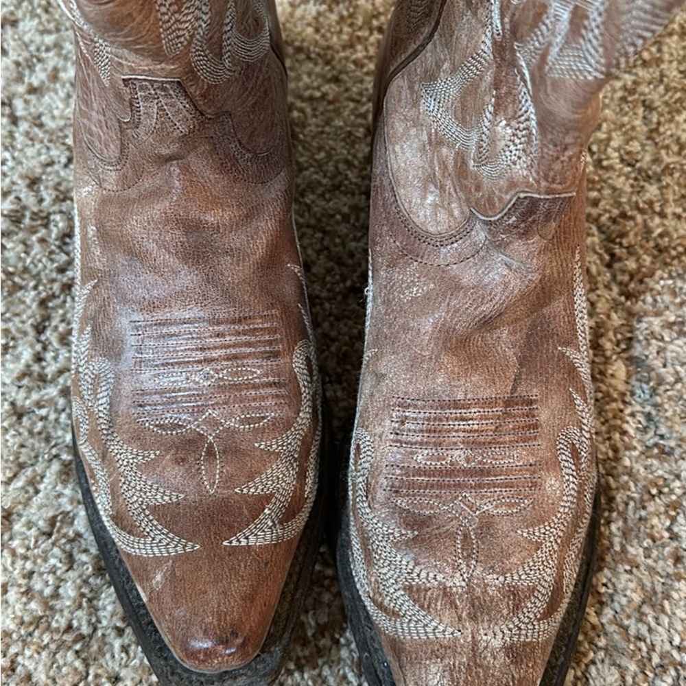 Brown Western Cowboy Boots with Embroidered Design - Picture 3 of 4
